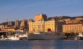 Botel Marina